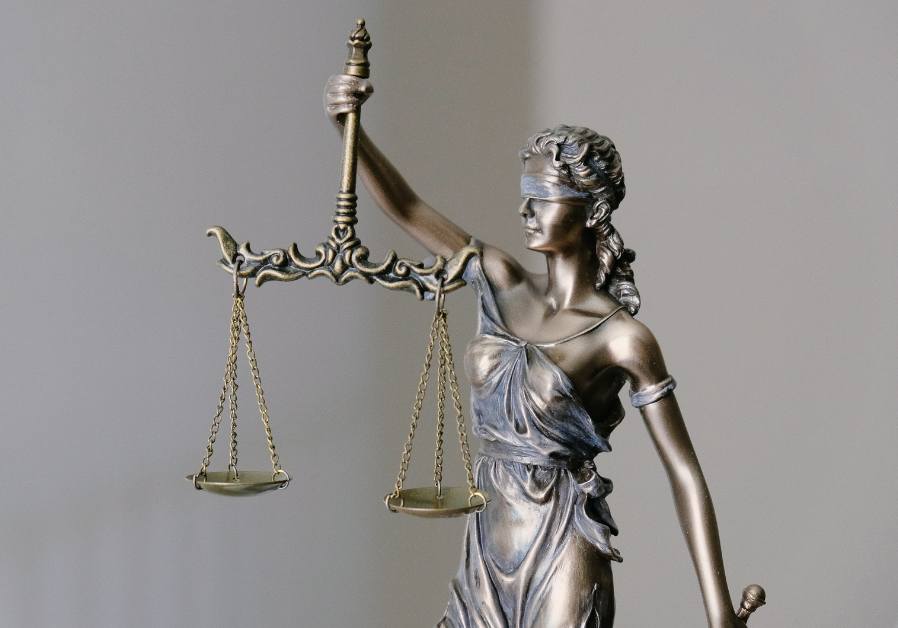 Legal balance statue